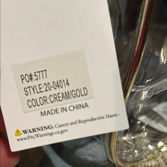 Imoshion Shiny Gold and Transparent Cosmetic Case - Picture 6 of 8